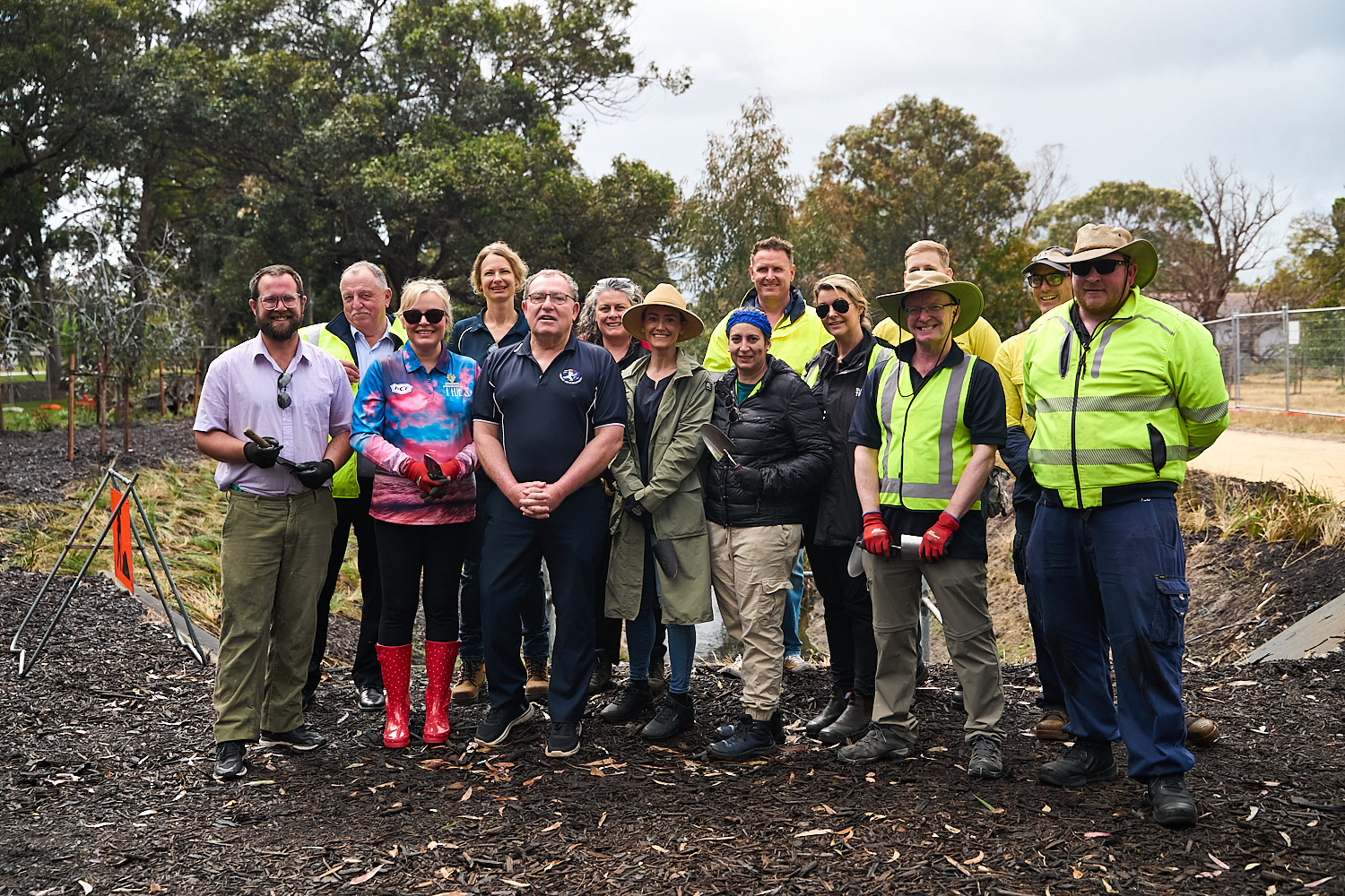 City of Belmont Mayor Robert Rossi alongside representatives  from WALGA, DWER, Water Corp, Bunnings and City of Belmont staff.  